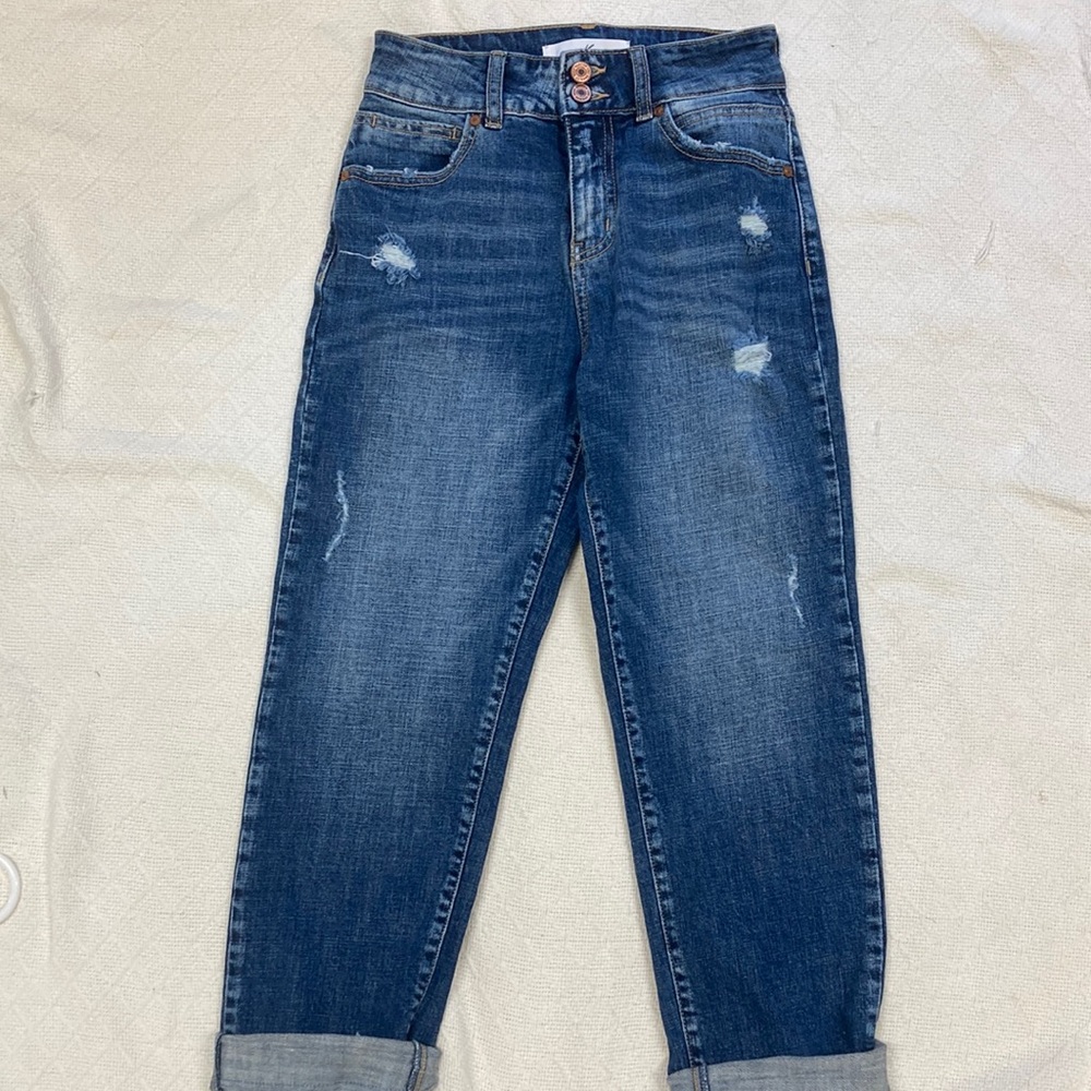 KanCan High-waisted Capri Jeans| Distressed Denim NWOT. Size 1/24. Small.
